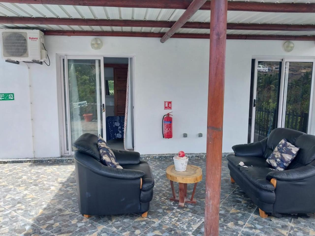 Poisson D'Or Guest House Port Mathurin Exteriör bild